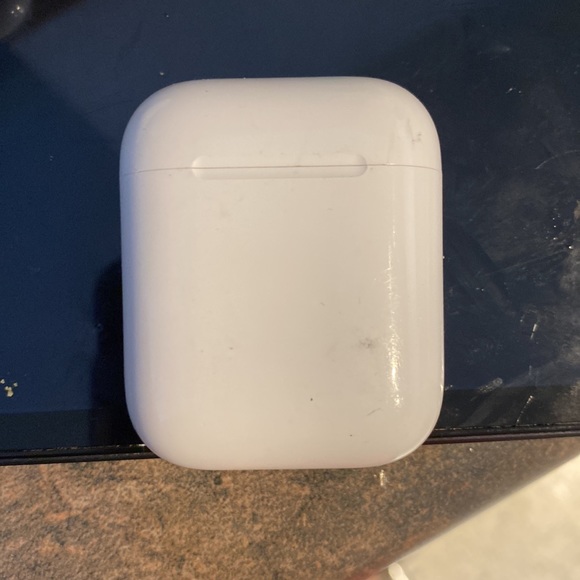 Airpods - Picture 2 of 2